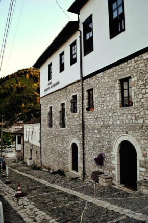 Отель Hotel Belgrad Mangalem  Берат